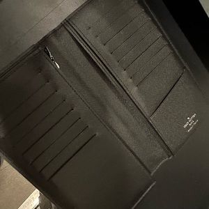 COPY - LOUIS VUITTON
MONOGRAM ECLIPSE BRAZZA CONTINENTAL WALLET